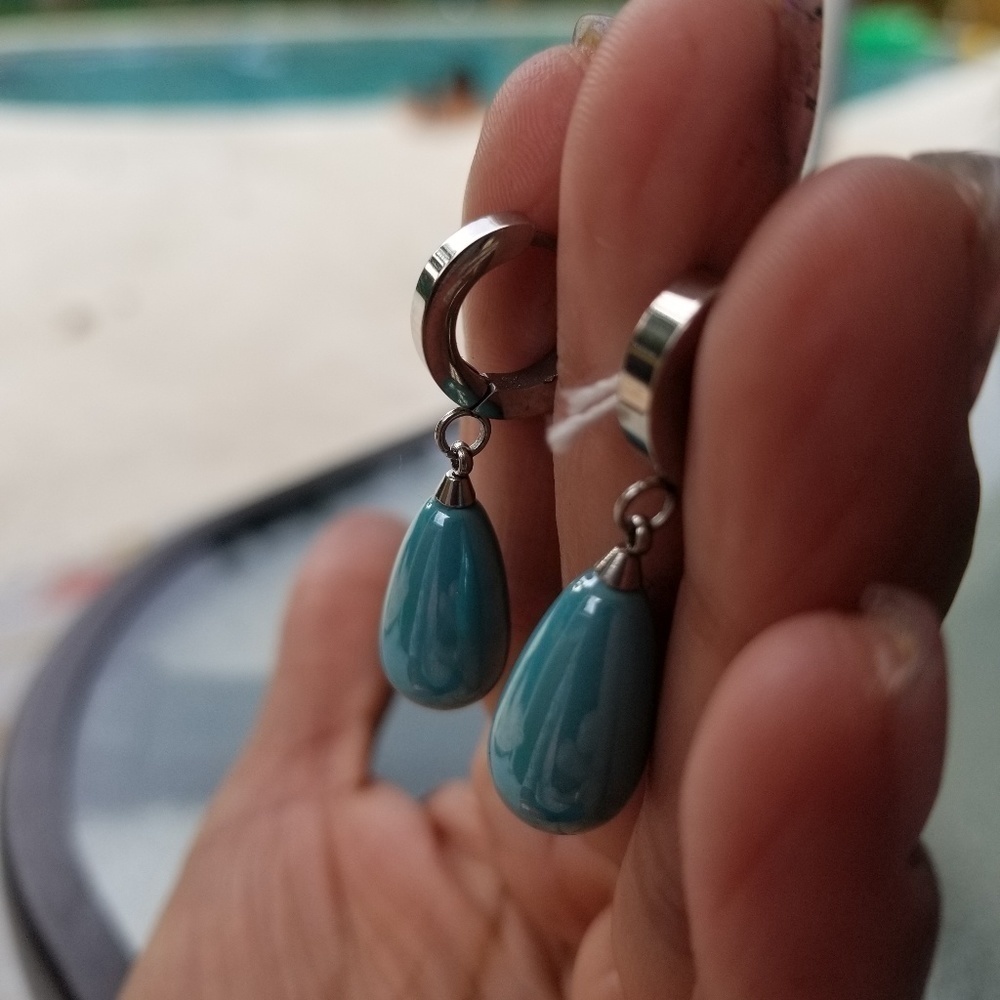 Earrings - Picture 3 of 8